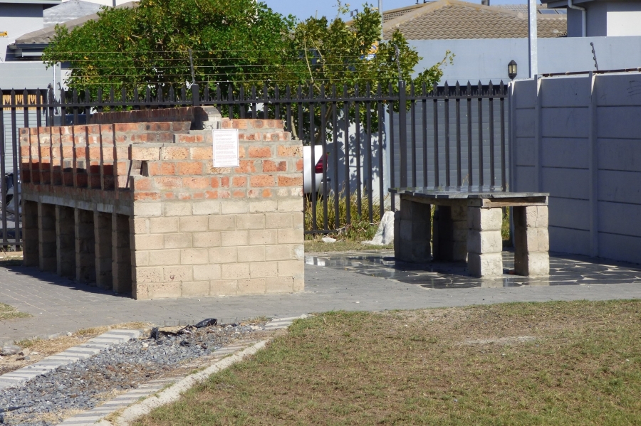 2 Bedroom Property for Sale in Parklands North Western Cape